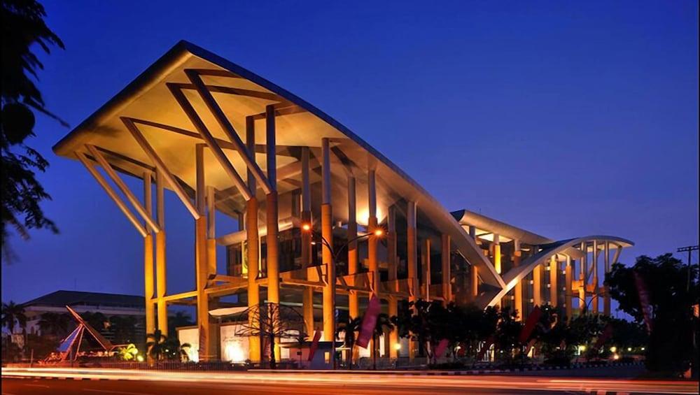 Oyo 1825 Marcopolo Homestay Pekanbaru Εξωτερικό φωτογραφία