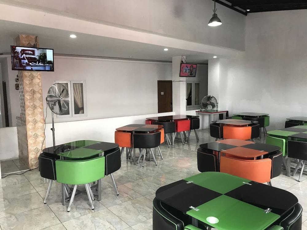 Oyo 1825 Marcopolo Homestay Pekanbaru Εξωτερικό φωτογραφία