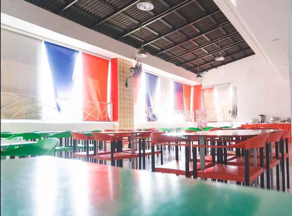 Oyo 1825 Marcopolo Homestay Pekanbaru Εξωτερικό φωτογραφία