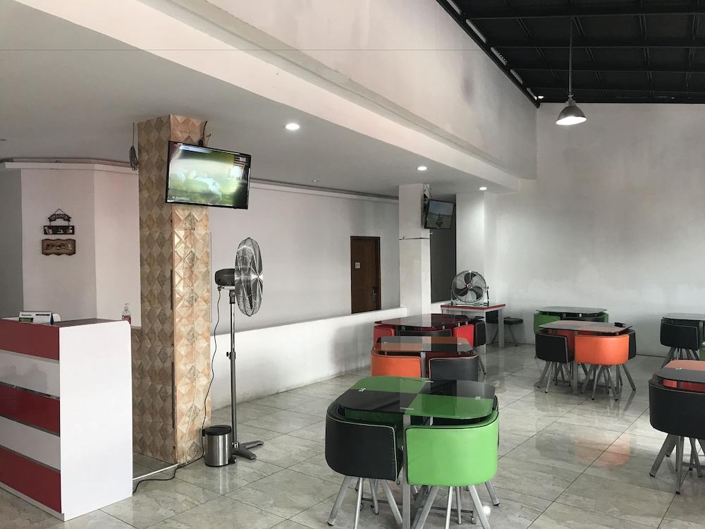 Oyo 1825 Marcopolo Homestay Pekanbaru Εξωτερικό φωτογραφία